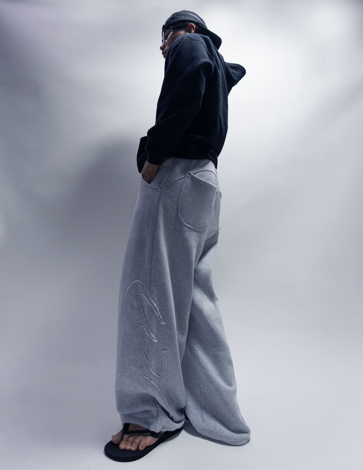 MAHNY GRAY SWEATS